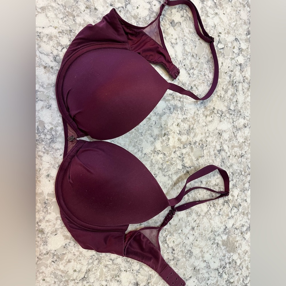 VICTORIAS SECRET 34C plunge bra